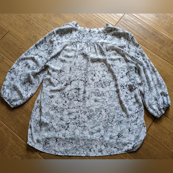 Violet + Claire blouse - Picture 2 of 3